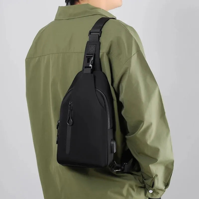 Sacoche Randonnée Bandoulière Déperlante avec Port USB — Nylon Oxford Résistant - TrailVolt - Esprit Rando