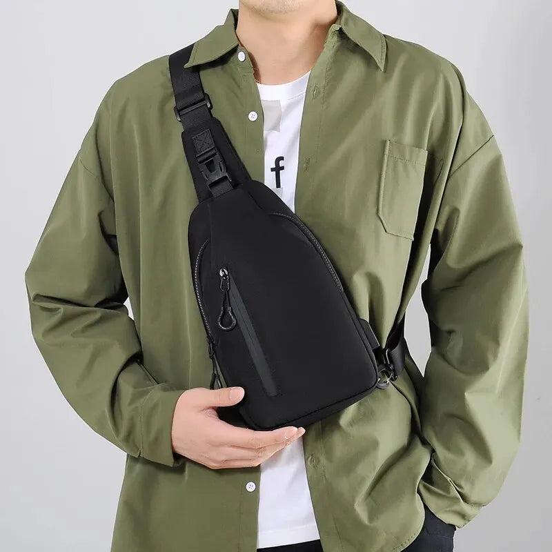 Sacoche Randonnée Bandoulière Déperlante avec Port USB — Nylon Oxford Résistant - TrailVolt - Esprit Rando